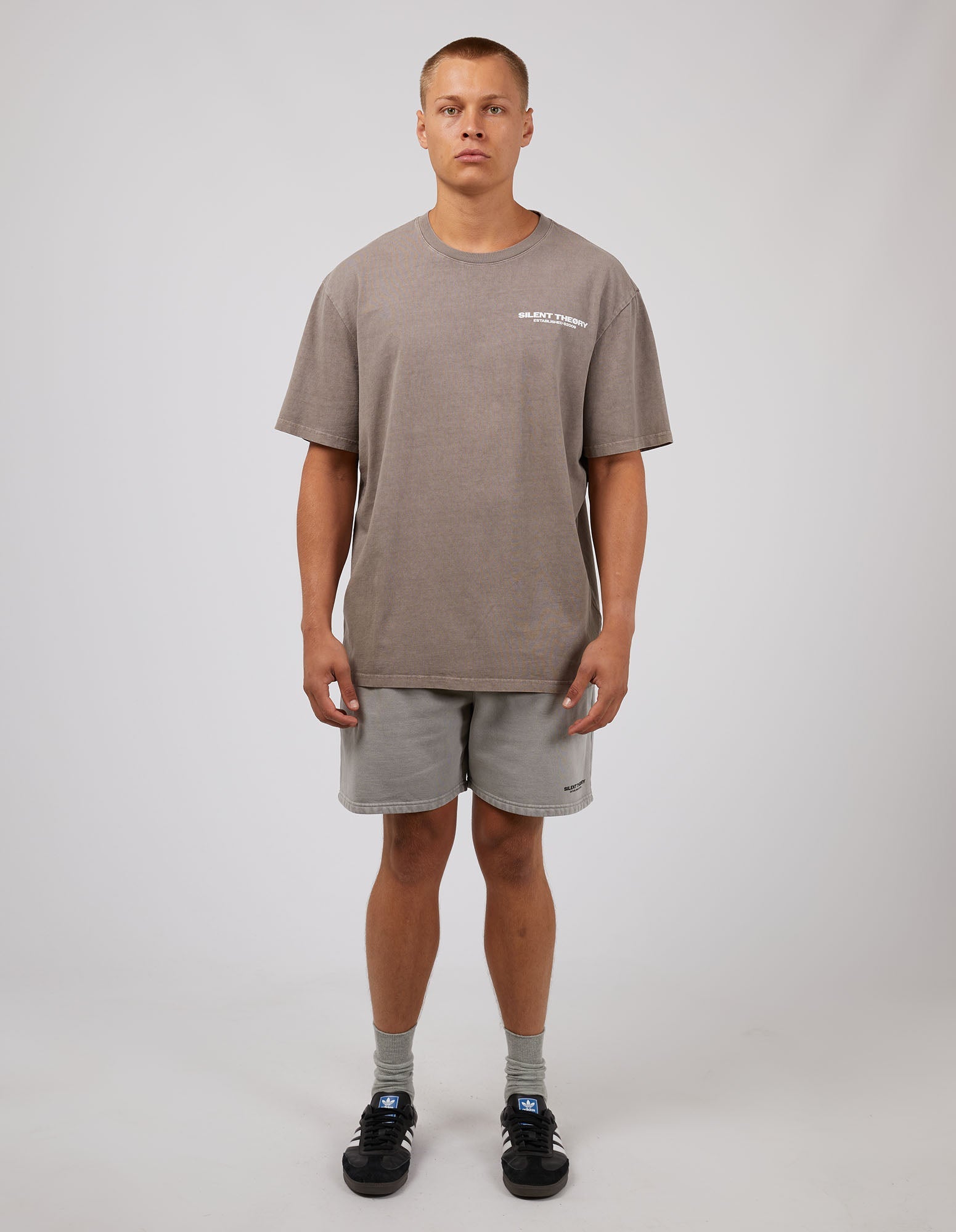 Essential Theory Short Grey