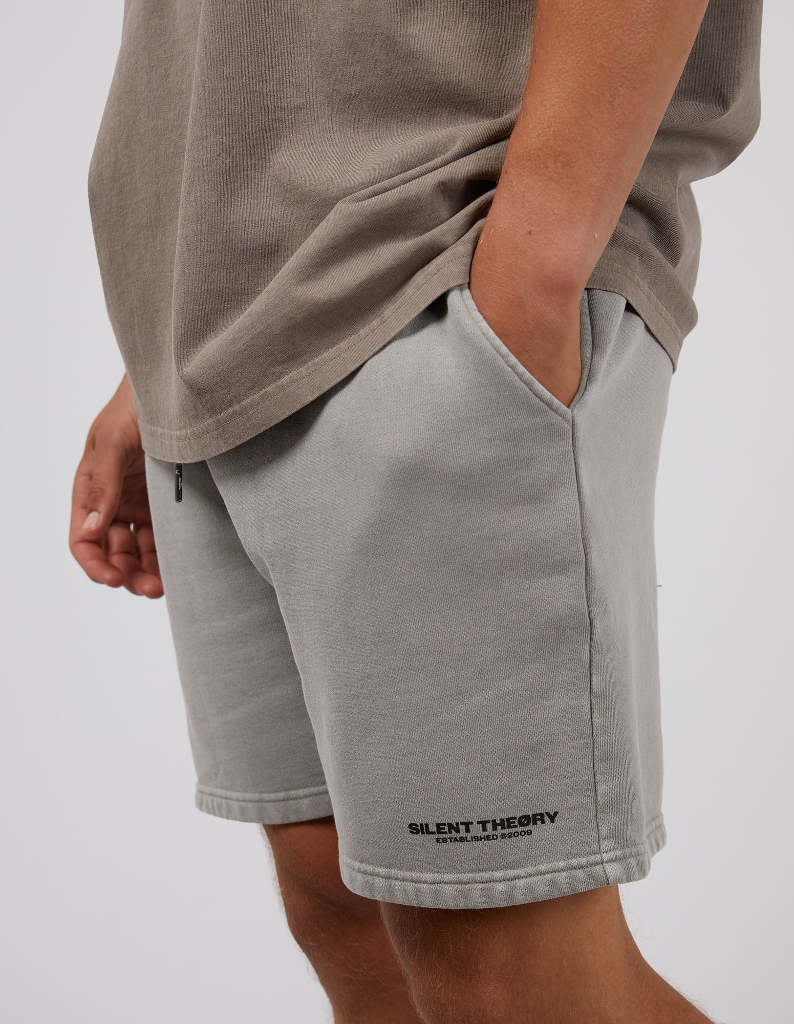 Essential Theory Short Grey